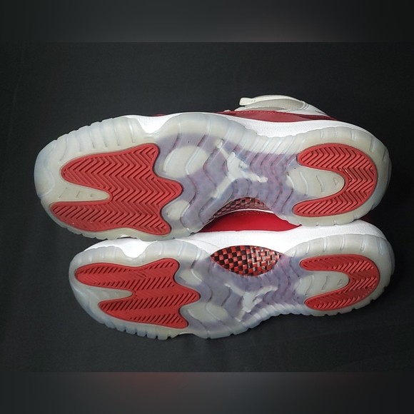 Jordan 11 - Cherry - Size 7y / 8.5w - Picture 4 of 6